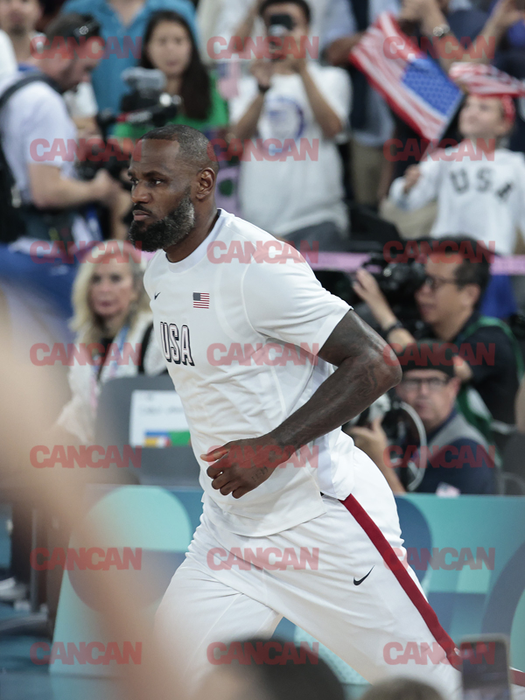 SUA, campioană olimpică la baschet a 5-a oară consecutiv! Vedetele s-au înghesuit să prindă un loc în tribune la marele meci FOTO
