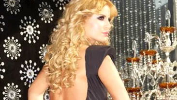 Ce vedeta crezi ca are acest fundulet?! Uite ce bine arata si nici macar nu e retusat in Photoshop!