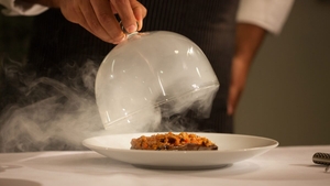 Ce insecte au fost servite ilegal la un restaurant cu stele Michelin. Proprietarul riscă închisoarea