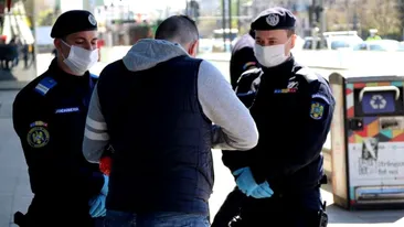 A fost prins întâmplător! Polițiștii au oprit un bărbat pentru că nu purta mască de protecție, dar au descoperit că pe numele lui exista și un mandat de arestare