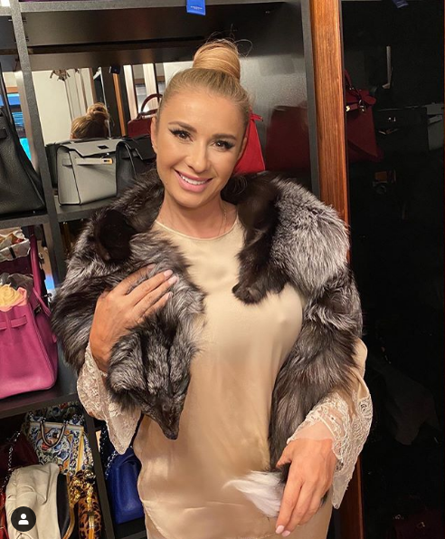 Sexy-impresara Anamaria Prodan a rămas fără arma care a salvat-o din fața a 200 de oameni nervoși
