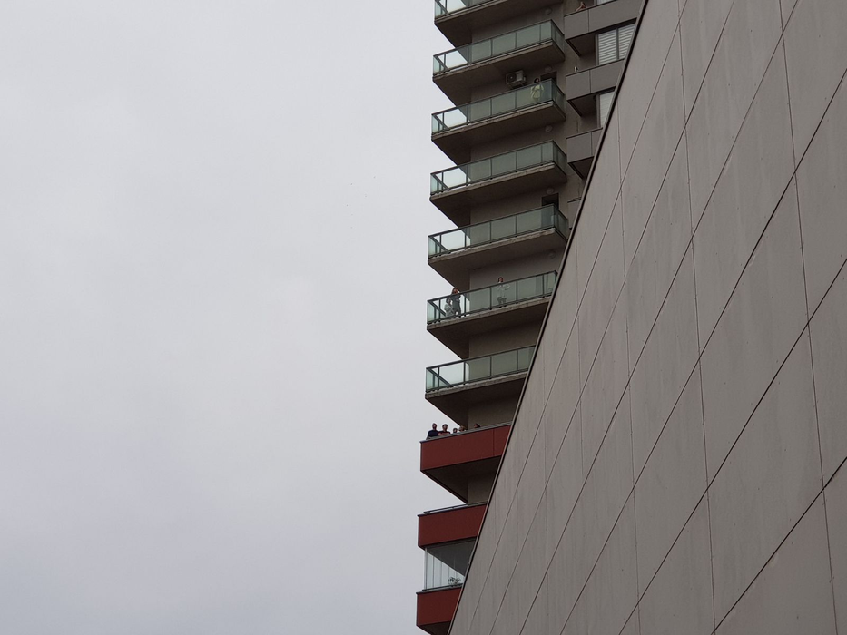 Incendiu la Monaco Tower din Berceni! Pompierii se luptă cu flăcările