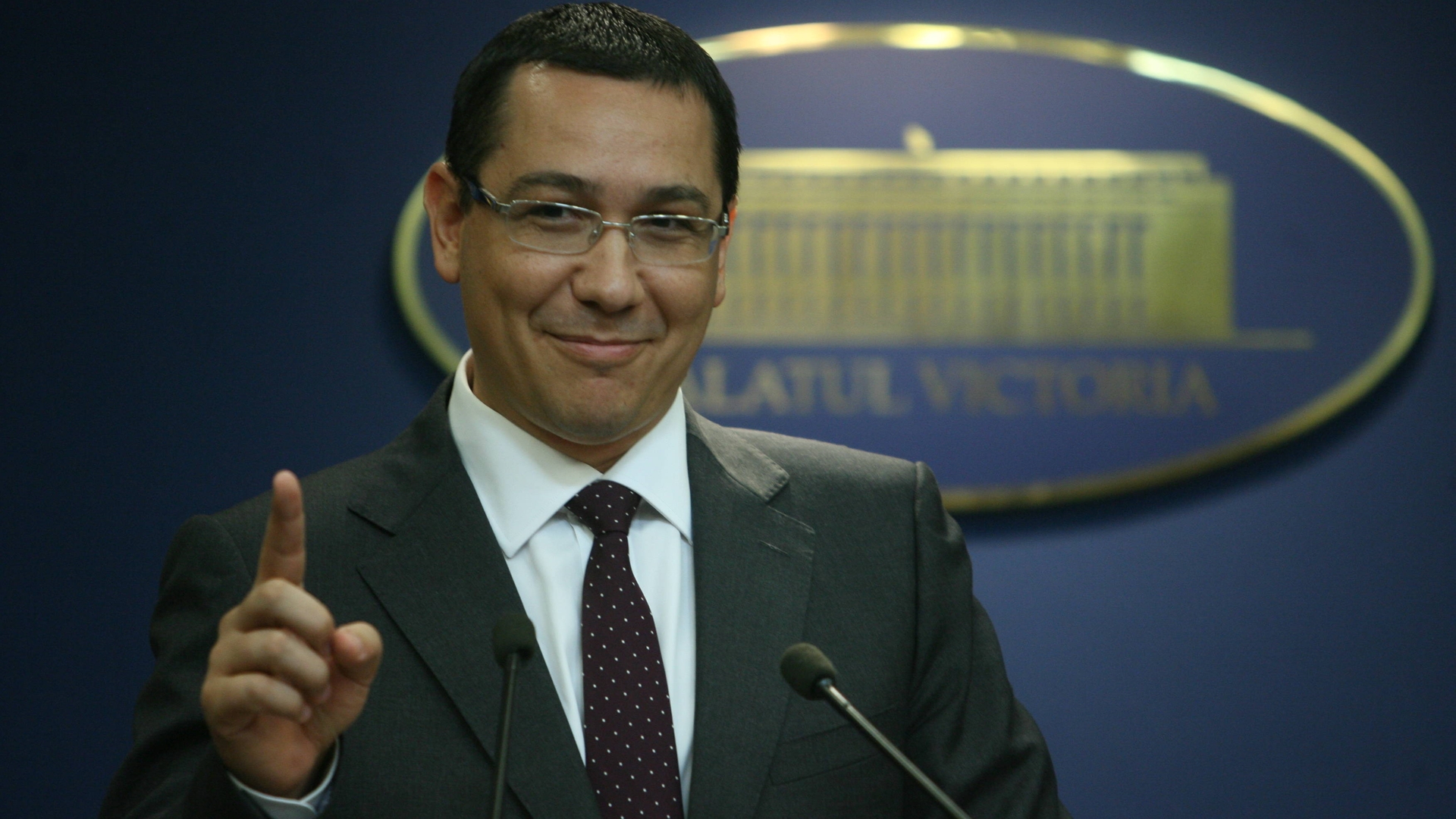 CRACIUN WEB 2.0: VEZI AICI ce SURPRIZA le-a oferit VICTOR PONTA prietenilor sai!