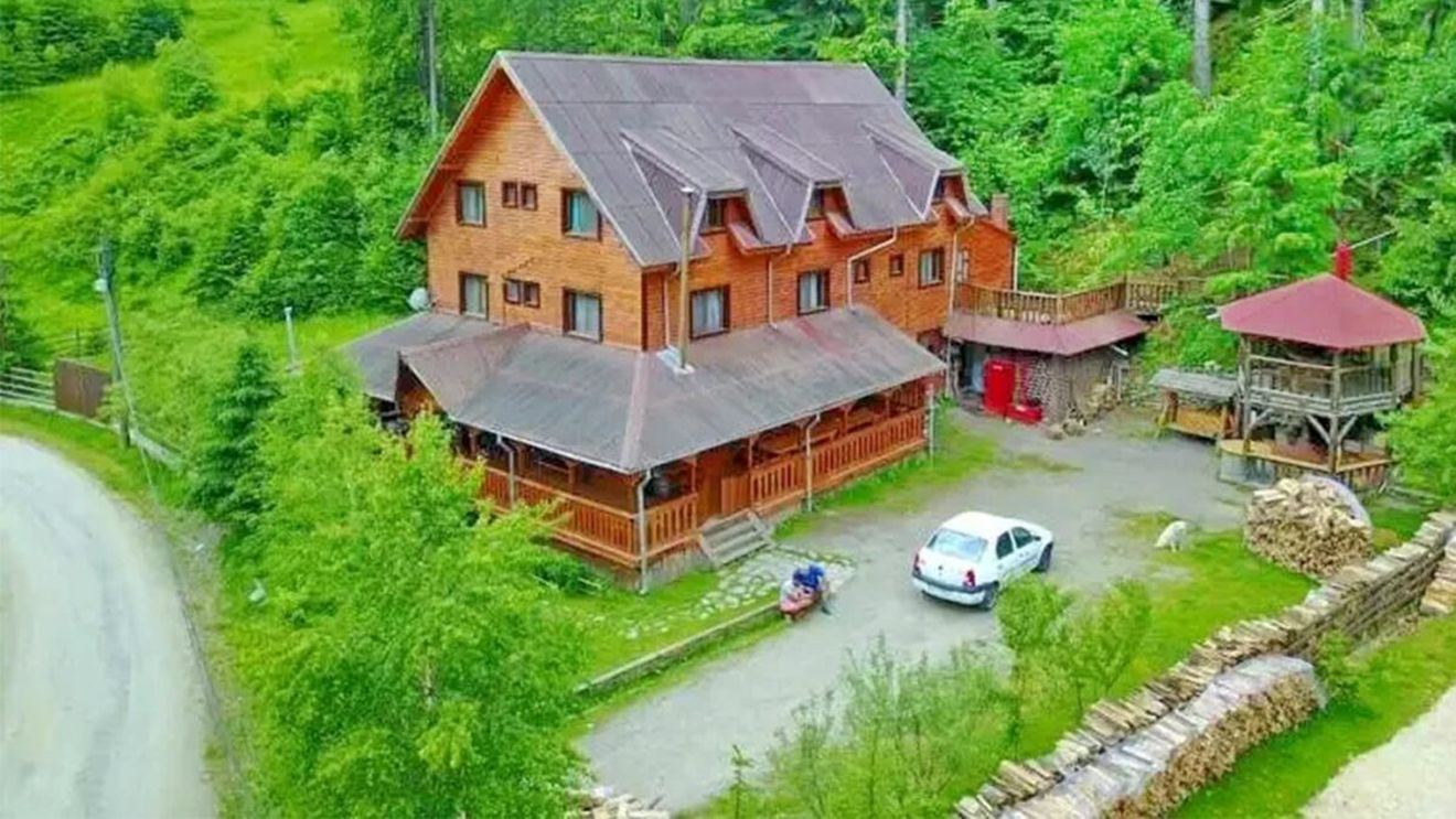 Ce a făcut un bistrițean, în timpul unui "teambuilding" din Cluj. A așteptat să adoarmă șeful lui, i-a furat mașina și ce a urmat - depășește orice imaginație