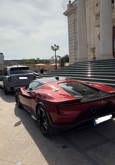 Imagini virale la o nuntă din Timișoara! Mirii au primit cadou un Bugatti Chiron