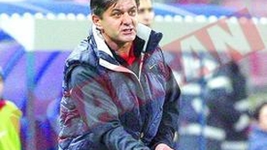 Lacatus a esuat din nou in tentativa de a-i impaca pe fani cu Becali