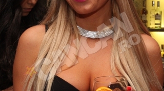 Simona Sensual si-a dus fostii iubiti cat mai aproape de altar