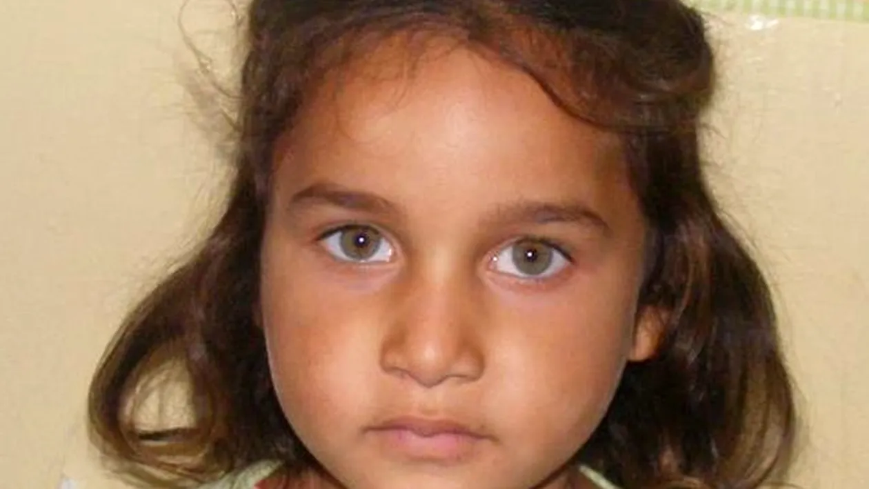 Fetiţă de opt ani, căutată de aproape un an de poliţişti după ce a dispărut de acasă