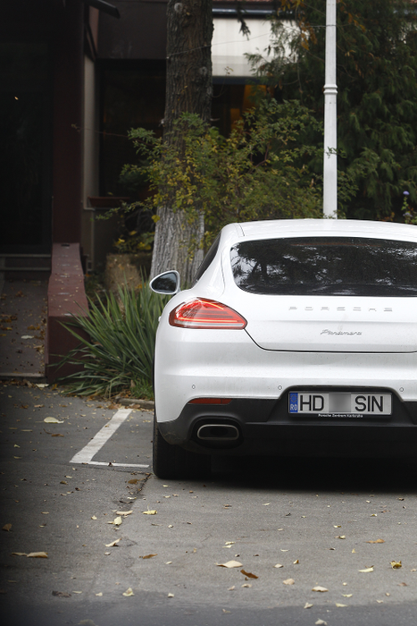 Aceasta e maşina pe care o conduce acum Mădălina Enache, un Porsche Panamera
