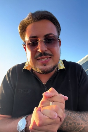 Cum le răspunde Prințul Marco haterilor care-l acuză că are fațete dentare: „Mulți îmi spun că mă cred frumos”