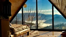 Orașul din România în care o cabană la munte se vinde cu doar 5.750€ acum, în iunie 2026