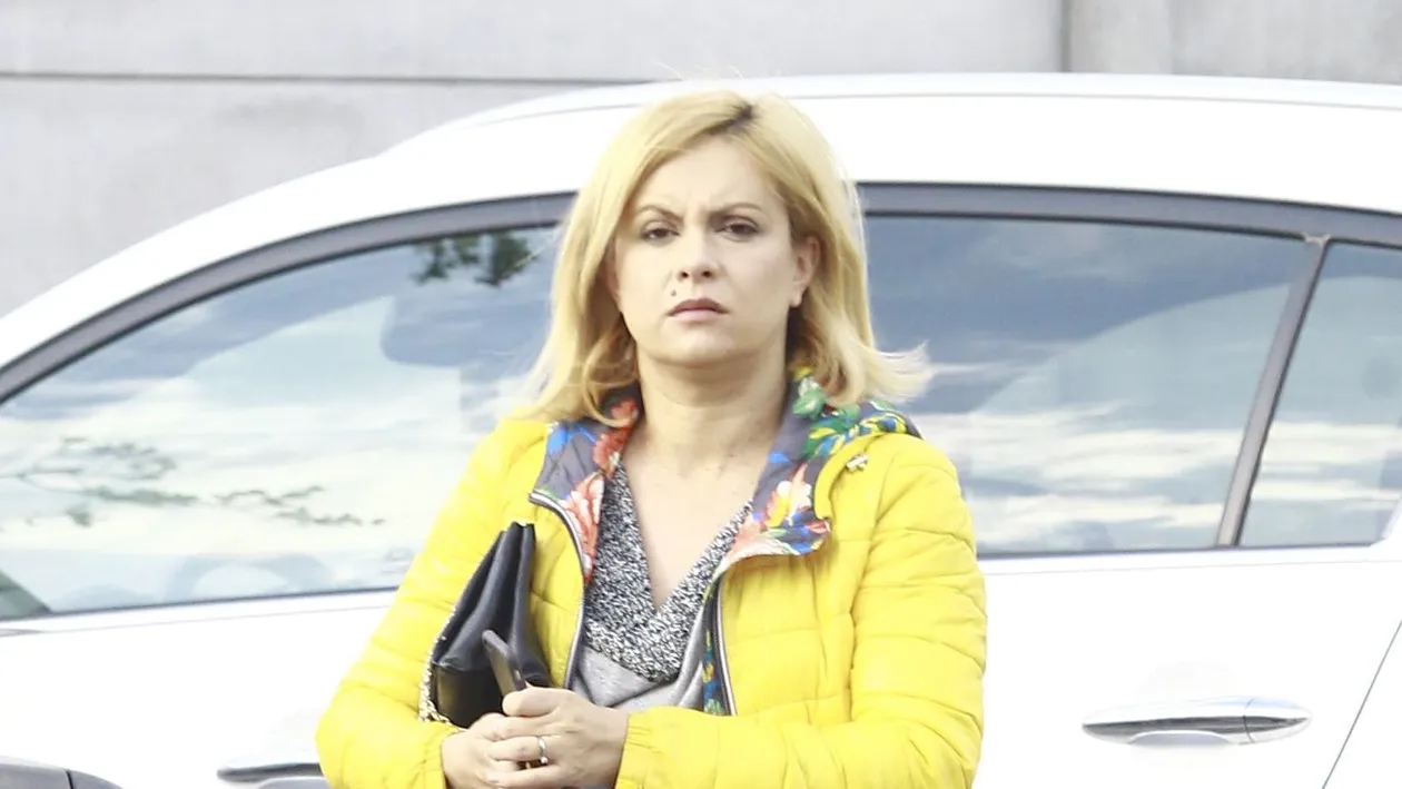 Cum am fotografiat-o a treia zi de Paşte! Simona Gherghe s-a îngrăşat 12 kg în timpul sarcinii!