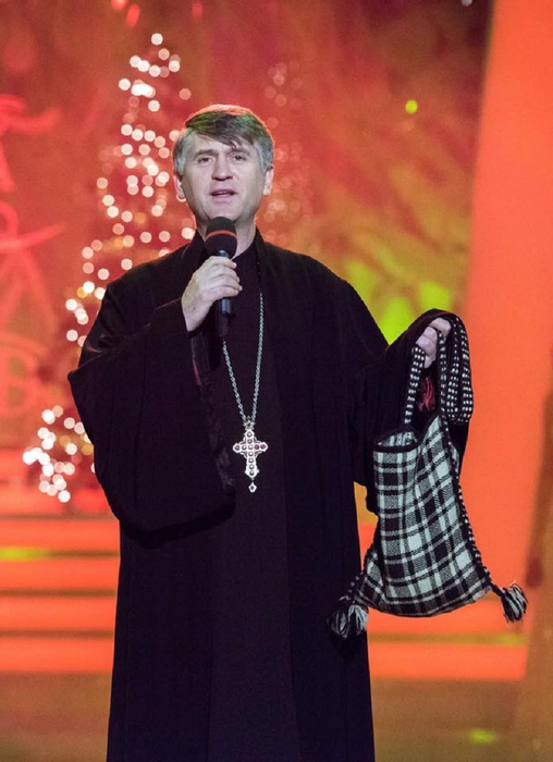 Cristian Pomohaci este acuzat de enoriaşi că ar fi făcut vrăji în biserică