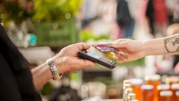 Cum influențează inteligența artificială procesarea plăților și detectarea fraudelor?