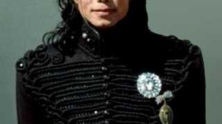 Nici nu o sa iti vina sa crezi ce artista din Romania este nascuta in aceeasi zi cu Michael Jackson! Crezi ca va avea acelasi succes ca "Regele Pop"?