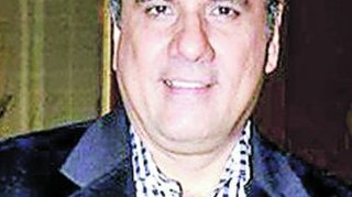 Boman Irani, pe care il puteti vede in "Kambakkht Ishq", a inceput de jos! A servit la mese