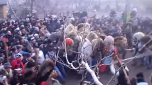 Bice în loc de bâte! S-a schimbat regula la Ruginoasa! Bătăuşii vor fi păziţi de 200 de jandarmi! Atenţie imagini şocante!