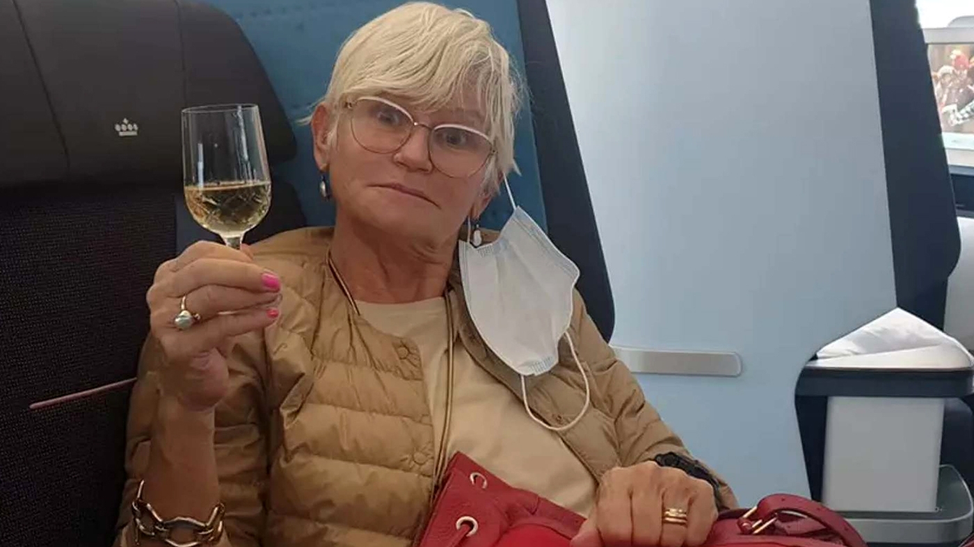 Monica Tatoiu bea zilnic câte o sticlă de șampanie la prânz, singură. Care este motivul