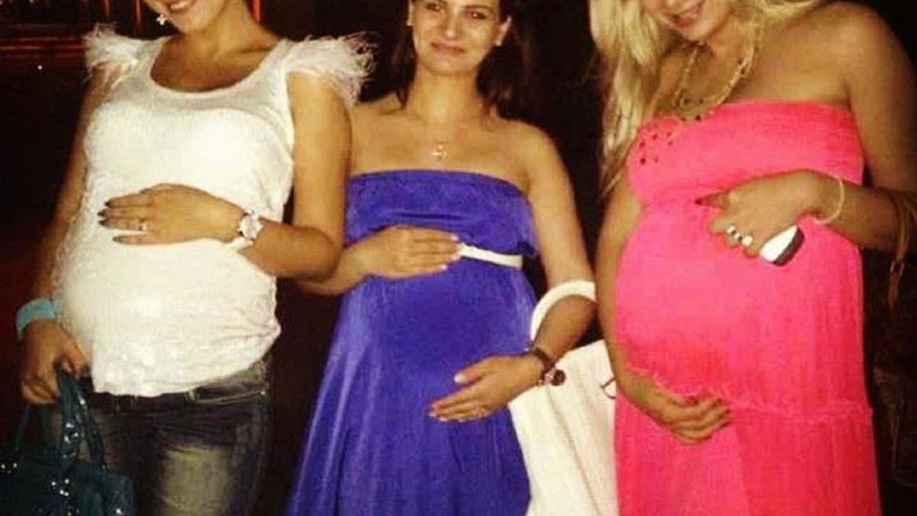 Trei doamne si toate trei... gravide! Viitoare mamici, toate legate de fotbalisti. Le recunosti?