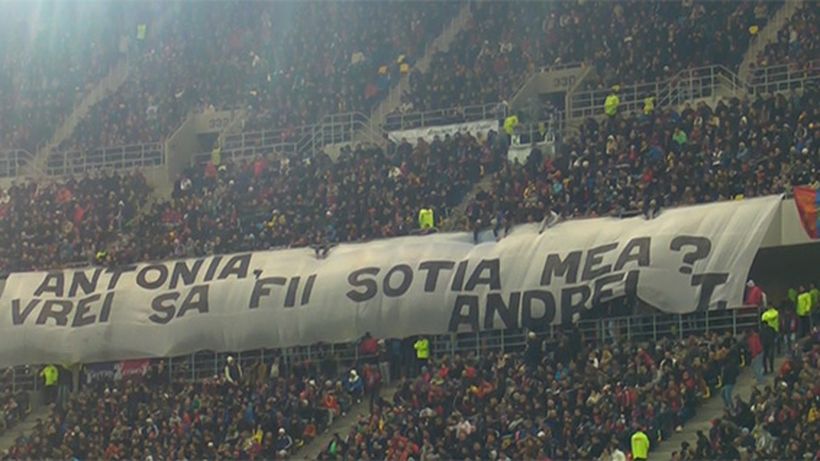 Cel mai frumos gest facut de un fan stelist la meciul cu Stuttgart! Si-a cerut iubita in casatorie intr-un mod fenomenal