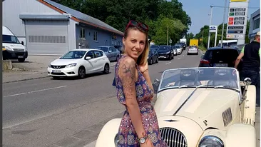 Alina Plugaru i-a încins pe băieţi în rochiţă lângă un automobil retro. ”Mi-am luat maşină”