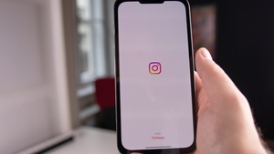 Instagram preia modelul YouTube și le cere bani utilizatorilor. Cât te costă să scapi de reclame