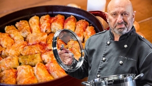 Câți lei costă să comanzi acasă o oală cu 27 de sarmale din restaurantul lui Cătălin Scărlătescu. Prețul te va surprinde!
