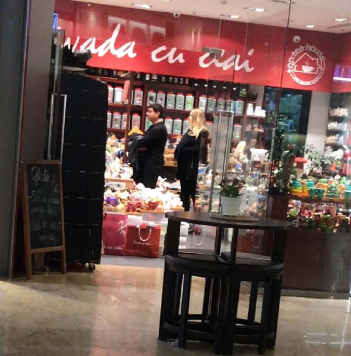 Cristi Borcea și Valentina Pelinel în mall