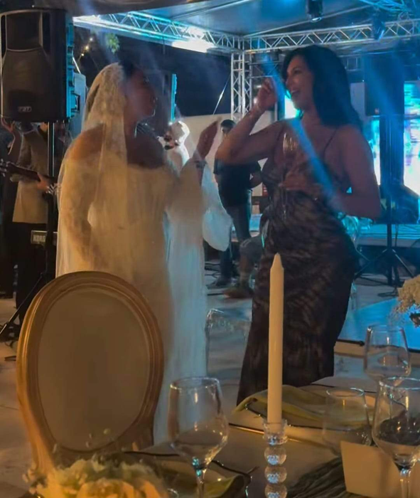 Roxana Dobre, ținută specială de nașă. Cum s-a îmbrăcat soția lui Florin Salam