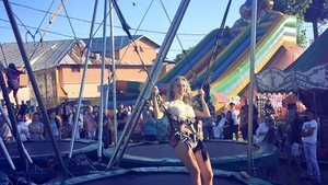 Andreea Balan, in ipostaze mai putin obisnuite. Uite cum si-a facut de cap intr-un parc de distractii!