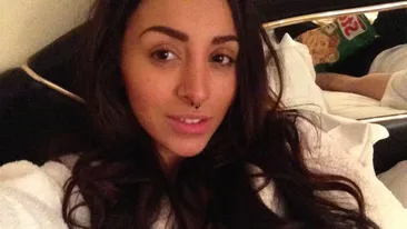 Imaginea care aruncă în aer logodna lui Ruby! De ziua ei a ajuns în pat cu alt bărbat, îmbracată doar cu halatul, peste trupul gol