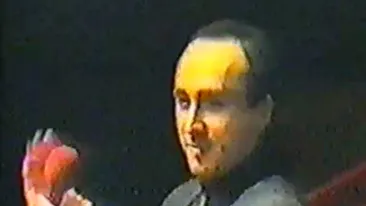 Filmuletul de care habar nu aveai ca exista! Inainte sa greseasca imnul Romaniei, Marcel Pavel avea par, canta muzica tiganesca la Miss Piranda si dadea dedicatii!