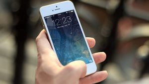 Posesorii de iPhone se află în pericol. Iată ce se întâmplă cu datele personale, accesate de aplicațiile Meta