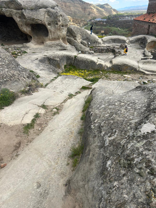Check in | Cum a fost experiența la Uplistsikhe din Georgia. Cât am plătit pentru orașul rupestru asemănător cu Cappadoccia