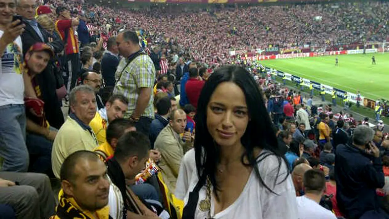 Andreea Raicu, fluierata pentru obstructie! Sute de spanioli nu au mai putut fi atenti la meci cand ea a transformat finala Europa League intr-o sedinta foto
