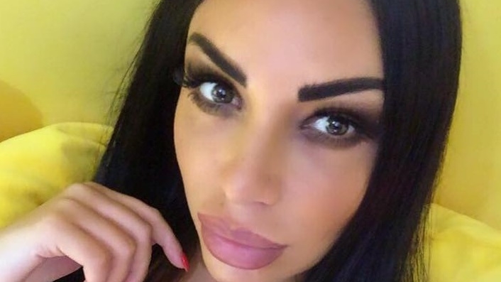 Andreea Podărescu a îmbrăcat costumul de baie! Cum arată bruneta însărcinată în opt luni