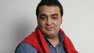 Ce a apărut lângă sicriul cu trupul neînsuflețit al lui Petrică Cercel! Cei aflați la căpătâiul artistului au rămas uimiți