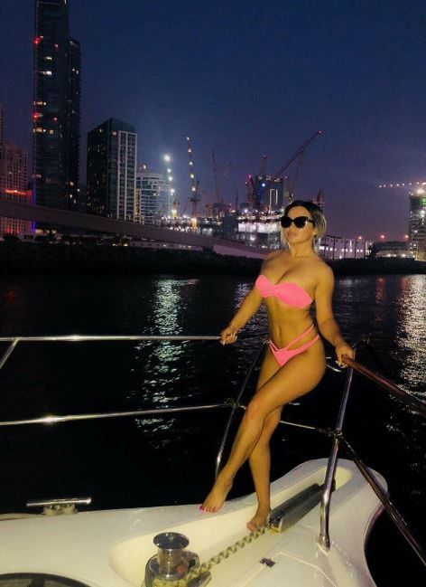 Carmen de la Sălciua, poze incendiare în Dubai! Și-a aruncat halatul și … Foto incendiar