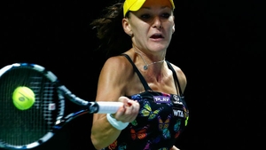 De ce a pozat goală-puşcă adversara Simonei Halep. Poloneza  Agnieszka Radwanska s-a ”acoperit” numai cu mingi de tenis!