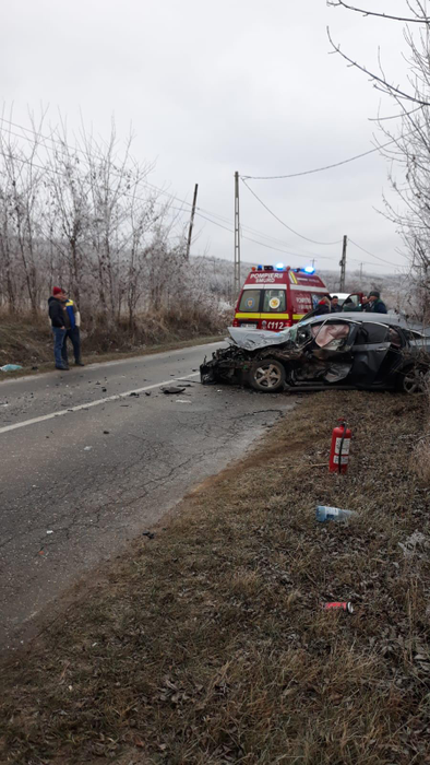Impact devastator în județul Prahova. La volan se afla un agent de poliție, iar patru persoane au ajuns la spital