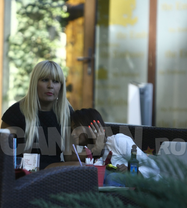 IMAGINI EXCLUSIVE La 42 de ani işi ”antrenează” instinctele de mamă. Elena Udrea işi doreşte un copil şi…”lucrează” pentru asta