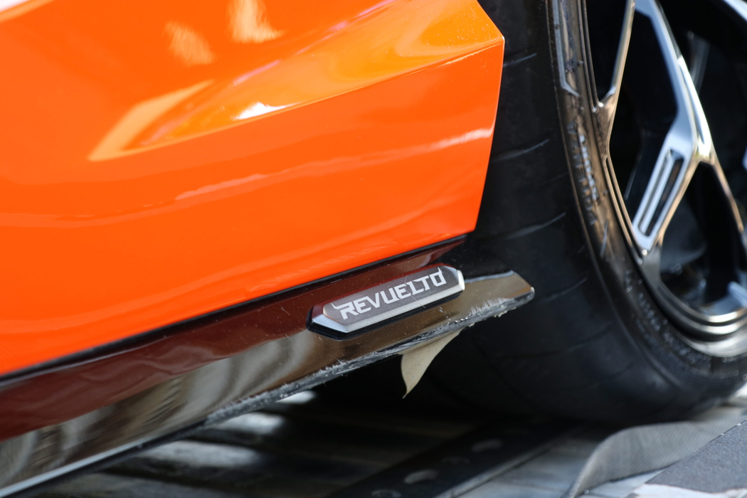 Ferrari Monza de 4,3 milioane de € și alți bolizi, confiscate de poliția din Londra pentru producerea de zgomot excesiv. Șoferii conduceau periculos