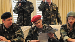 Charlie Sheen si-a tras comando