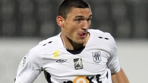 Este la un pas de divort. Dupa ce a fost prins cu amanta, Claudiu Keseru a fost dat afara din casa de sotie!