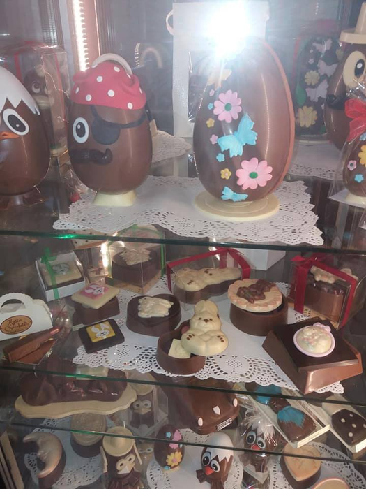 Idee inedită de Paște, la Craiova! Iepuraşi ”Playboy” din ciocolată