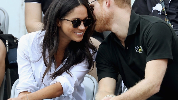 Prima apariţie publică a Prinţului Harry alături de iubita sa, Meghan! S-au ţinut de mână în văzul tuturor