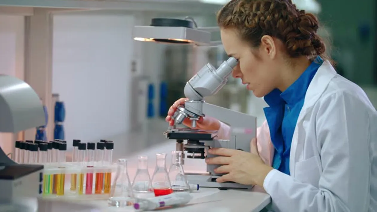 Apar mutații genetice?! Cum modifică noul coronavirus genele și ADN-ul uman