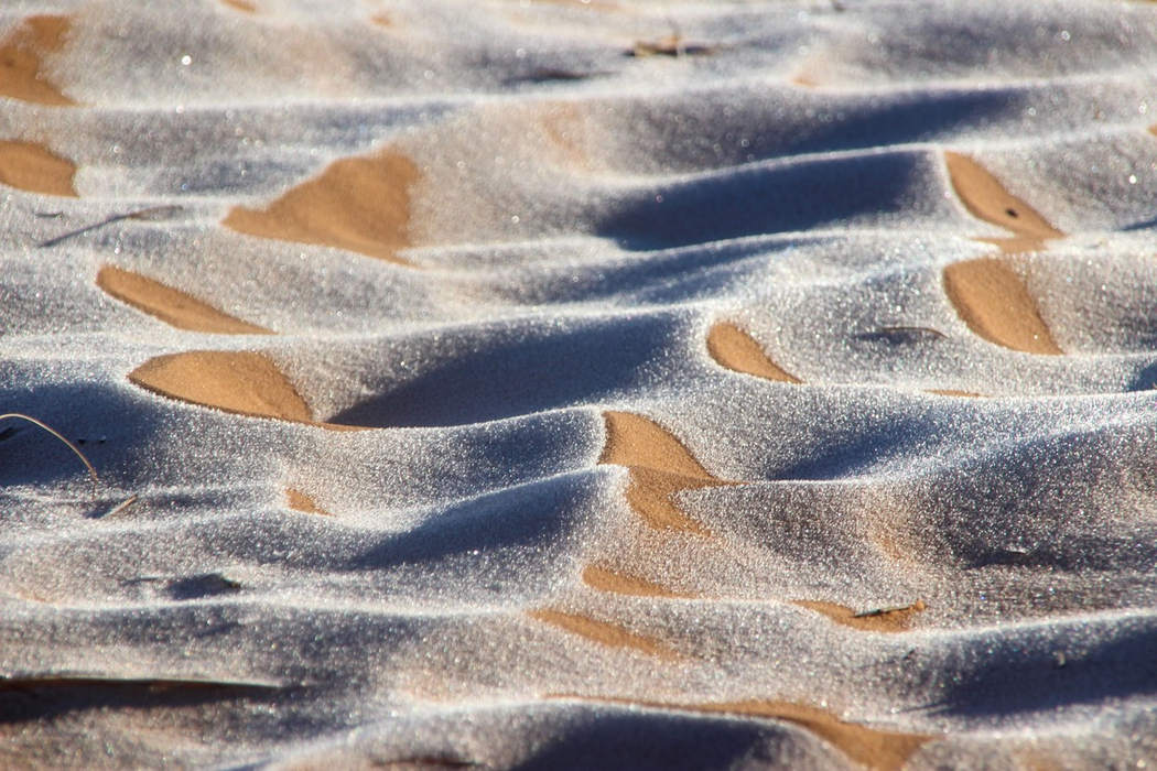 Picture dated January 8th shows a covering of snow and ice in the Sahara Desert near Ain Sefra in northwestern Algeria.SNOW has fallen on the SAND in the SAHARA Desert after temperatures dropped below freezing.Photographers took incredible pictures of rare SNOW and ICE in the Saharan desert in northwestern Algeria yesterday (Sat).The ice created stunning patterns in the sand after the area saw a sprinkling of snow fall unexpectedly.
Rare snow in Saharan desert, Algeria - 10 Jan 2022,Image: 651687819, License: Rights-managed, Restrictions: , Model Release: no, Credit line: Profimedia