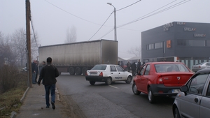Un tir ramas in "pana prostului" a blocat circulatia pe centura orasului Targu Jiu