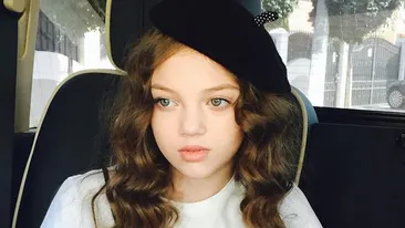 EA e cea mai frumoasă fetiţă din România, iar aşa s-a îmbrăcat în prima zi de şcoală! 